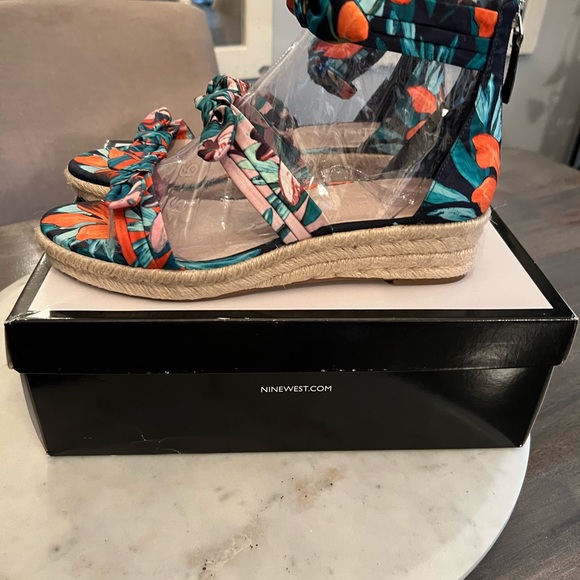 NWOT Nine West Navy Wedge Sandals 9.5 - Picture 7 of 8